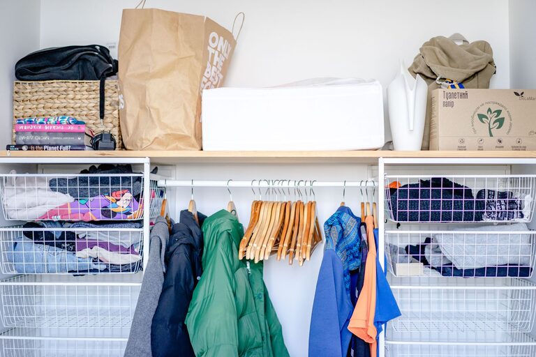 How to Store Seasonal Clothes Efficiently: Tips for a Clutter-Free Closet